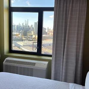 Express Long Island E - By Ihg New York